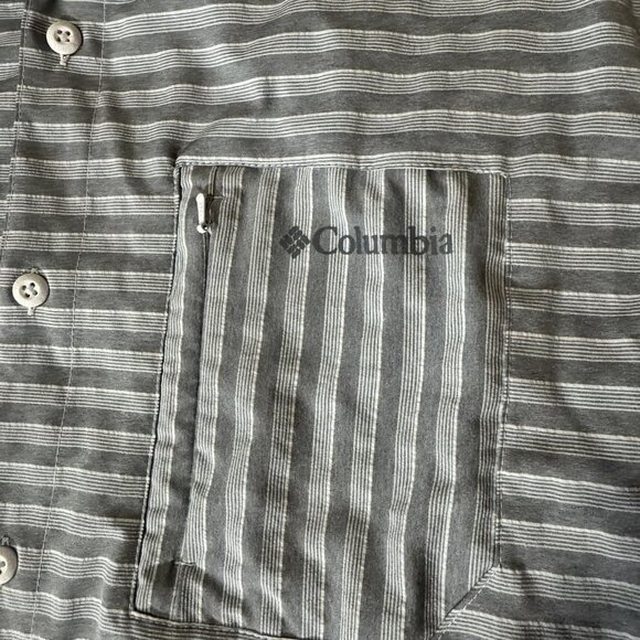 Columbia Shirt Mens Large Gray Striped Short Sleeve Vented Mesh Zip Pocket Logo - Picture 3 of 8